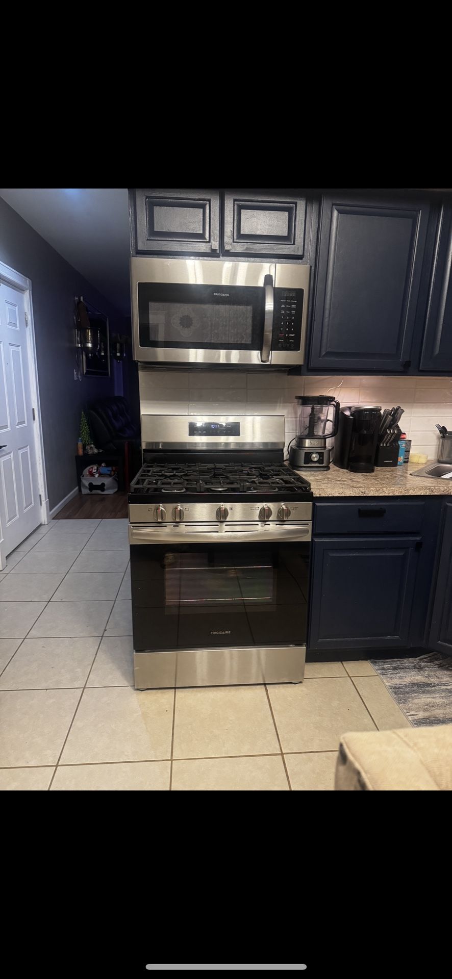 Gas Stove And Microwave