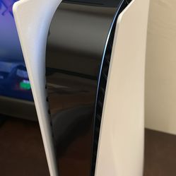 Used - Like New PlayStation 5 Disc Edition w/ Original Box and Accessories