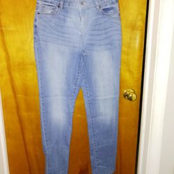 Very Nice Ladies Size 6 Jeans 