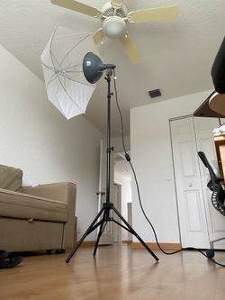 For sale pre-owned Interfit core 750 1x 100w Head Umbrella + two (one in use and another brand new) 175W Photography Light dimmable tricolor LED Bulbs