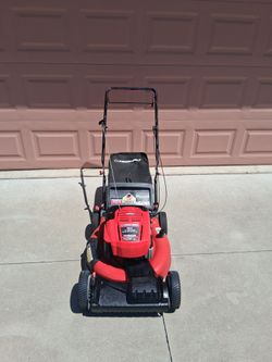 Lawnmower Troy-Bilt Self-Propelled Briggs and Stratton Engine