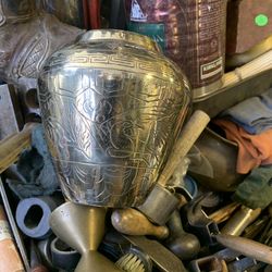 2 Dragon Chinese Vase