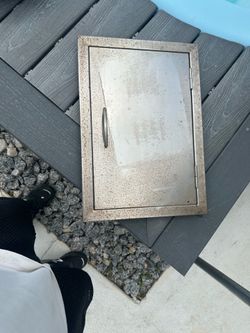 Outdoor kitchen door