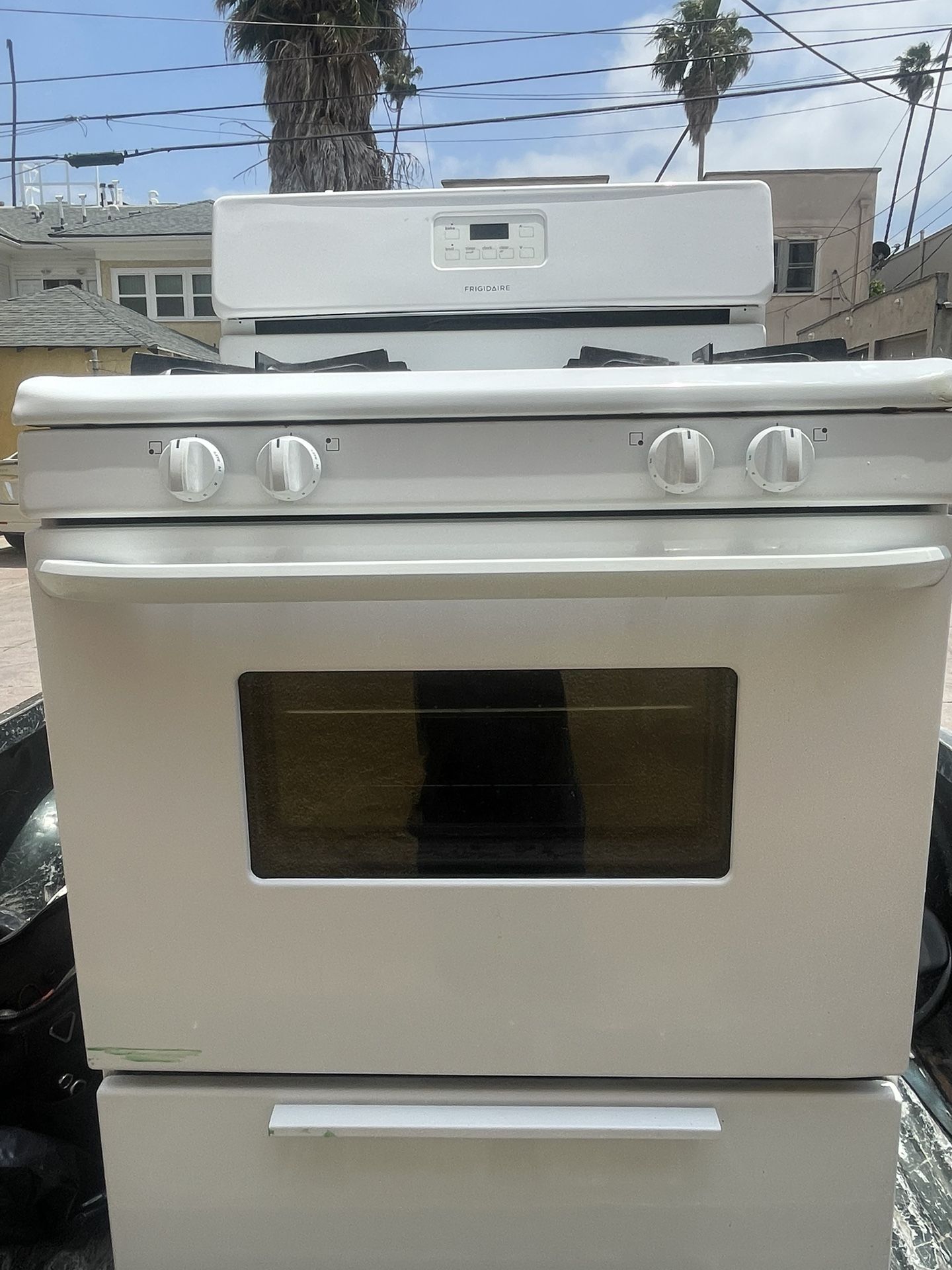 Frigidaire Stove Very Clean Works Excellent