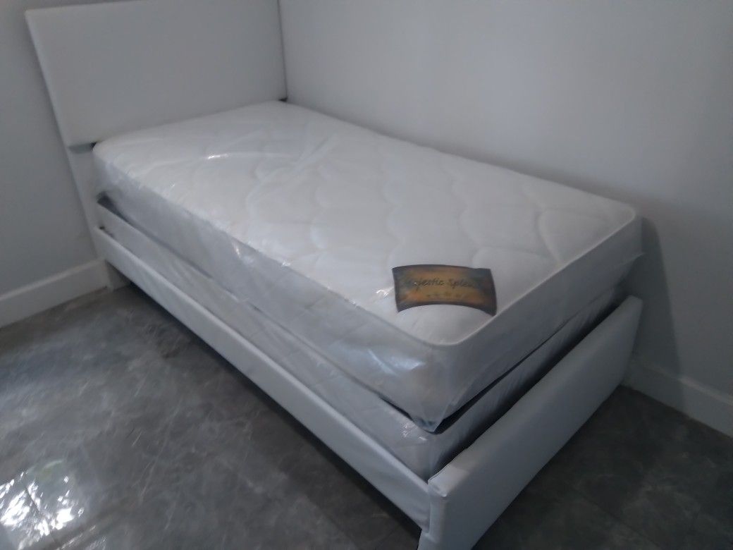 $550 For 2 Twin Beds With 2mattress And 2boxspring Brand New Free Delivery 🤴Available In Black Or White or gray