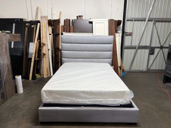 Queen bed $290