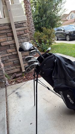 Ping complete golf club set ping wagde. Ping sand tell me driver, nice person,putter but nice, beautiful super light bag with rain cover