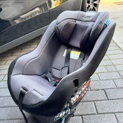 Graco Contender Slim Convertible Car Seat