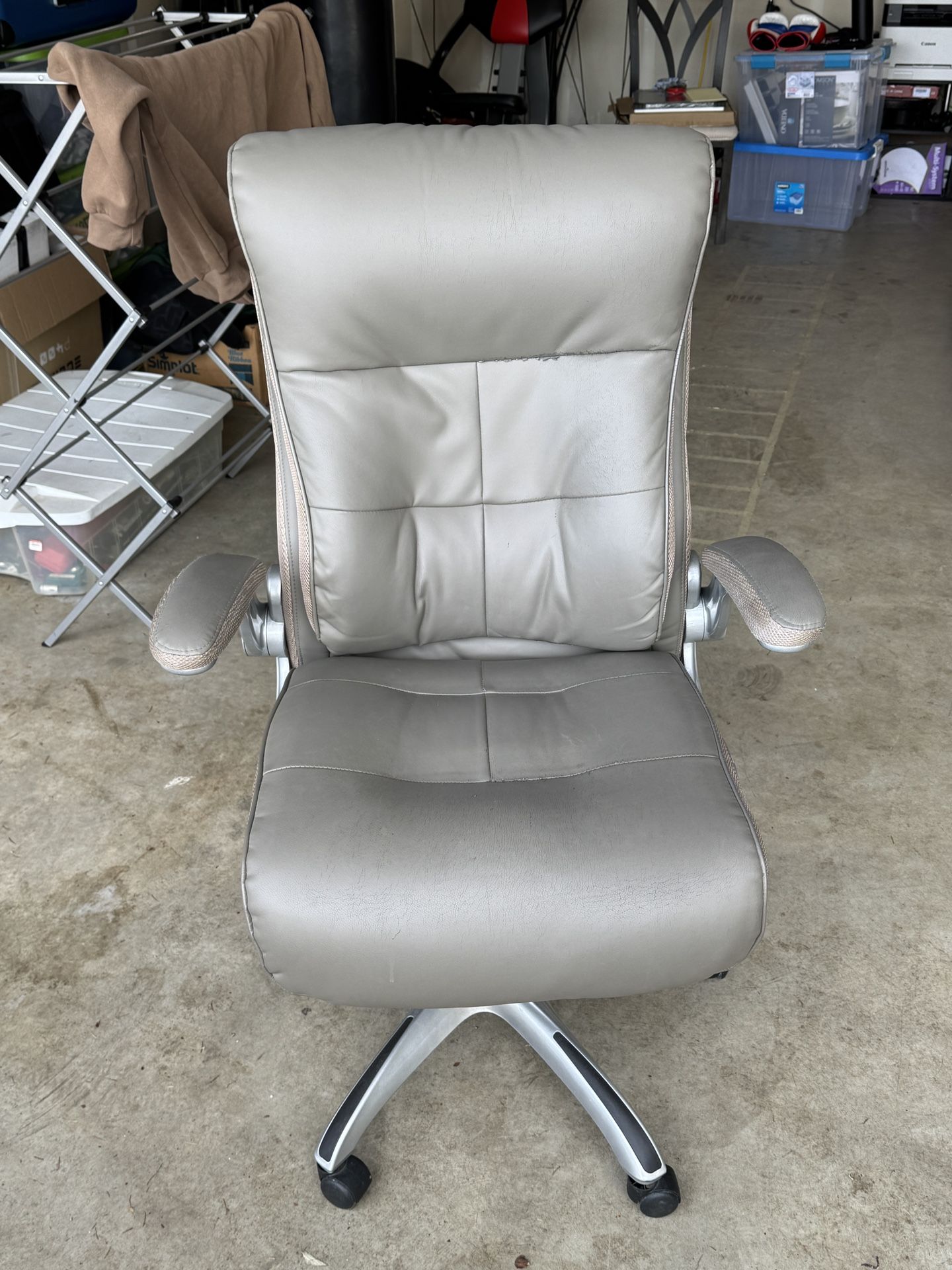 Leather Executive Office Chair (NEED GONE 7/3)
