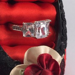 BEAUTIFUL WOMENS RING SIZE 6 ⭐️✨⭐️✨💍 NEW CONDITION RING FOR  WOMEN ✨HIGH QUALITY 