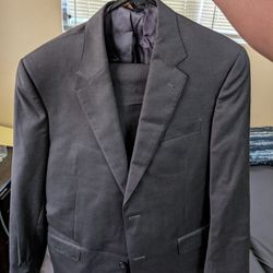 Men’s Jos. A Bank Suit,  Signature Gold, Navy Blue 40L Jacket, 32 Reg Pants