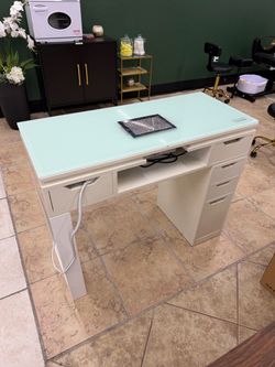 Valentino nail desk