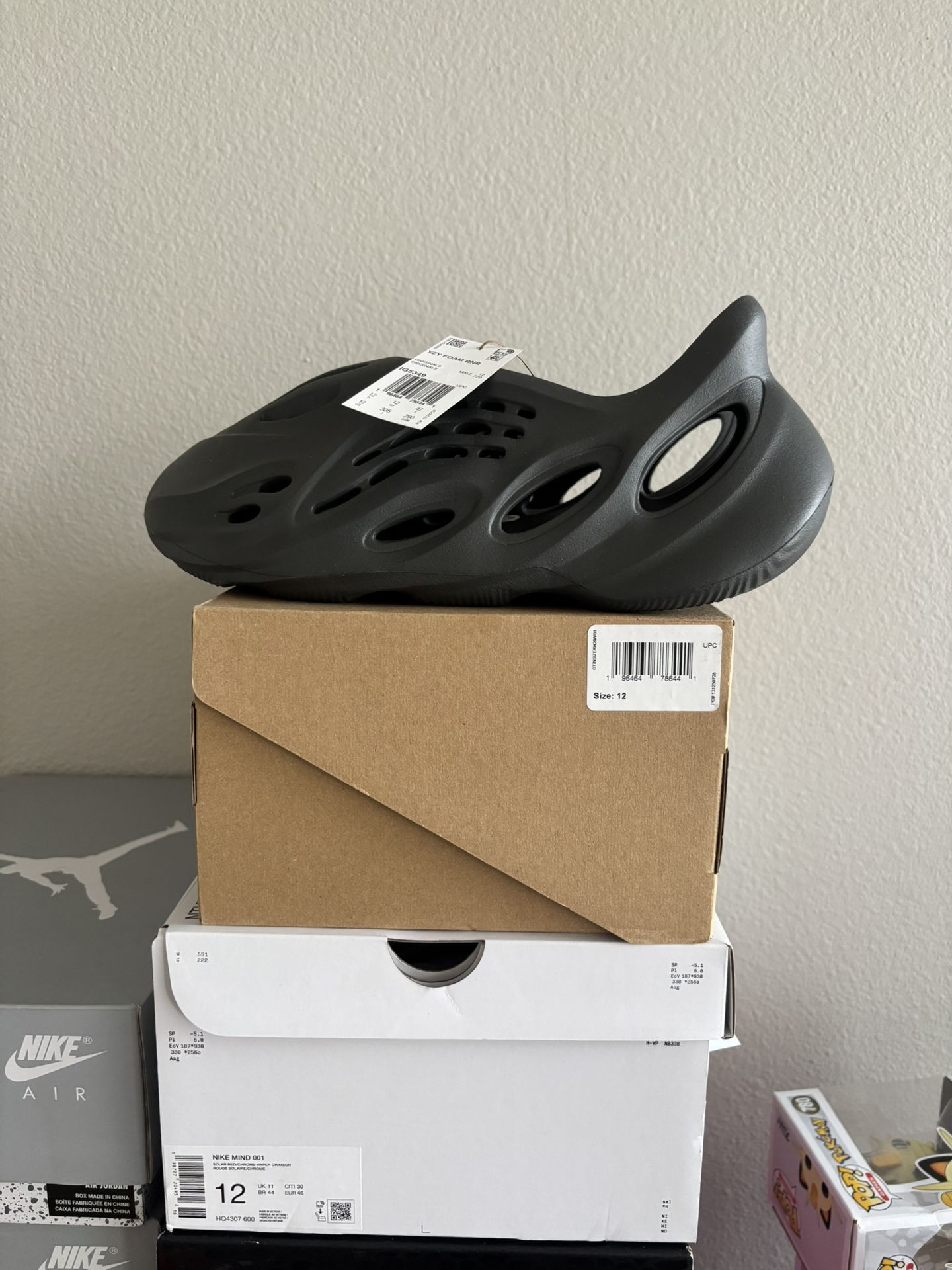 Adidas Yeezy Foam RNR Carbon-size 12