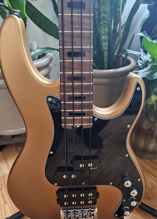 L.E. HARLEY BENTON ENHANCED 25 YEAR ANNIVERSARY BASS WITH AGUILAR 18 VOLT PREAMP