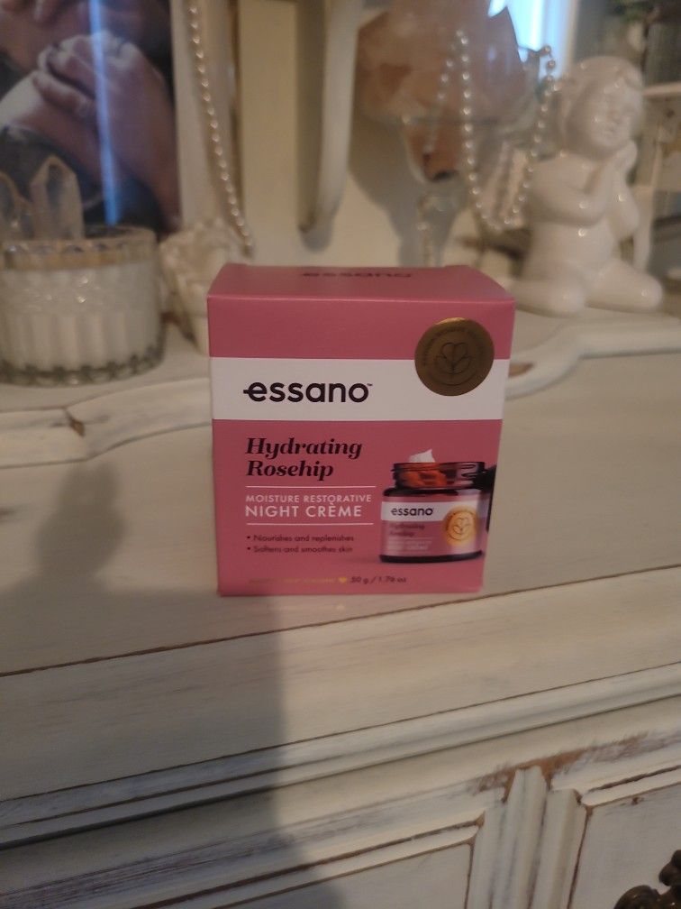 Essano Hydrating Rosehip Moisture Restorative Night Creme