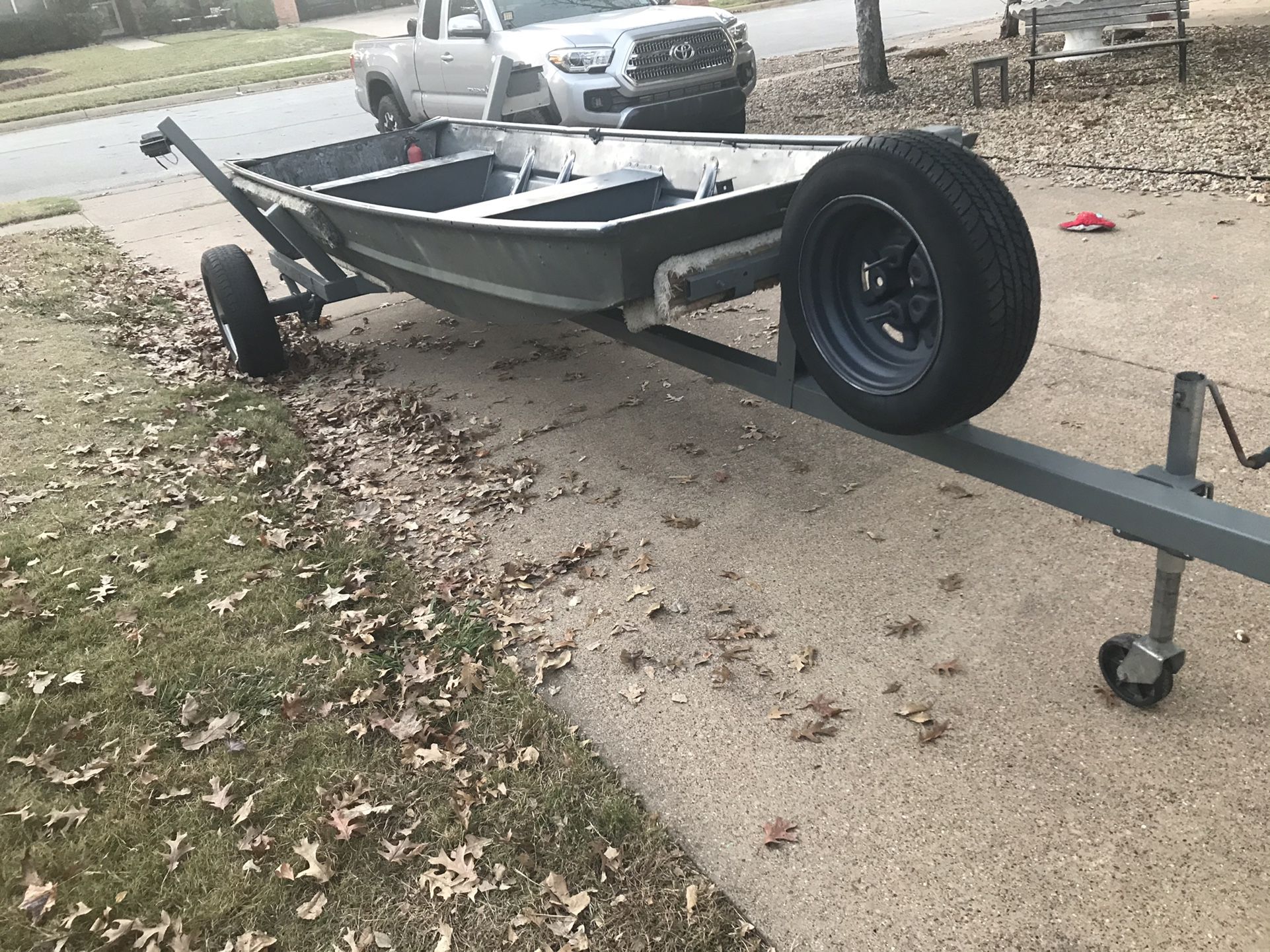 14’ Aluminum Flat bottom jon boat and HD trailer