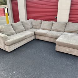 Comfy nice sectional couch🔥