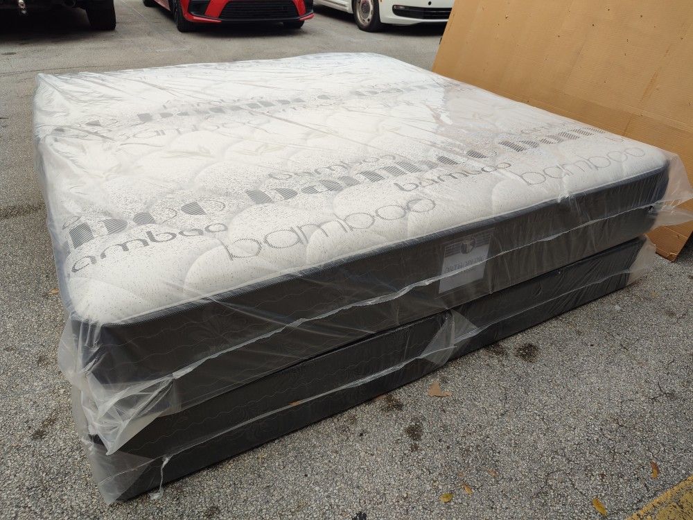 NEW MATTRESS KING SIZE PLUSH WITH BOX SPRING