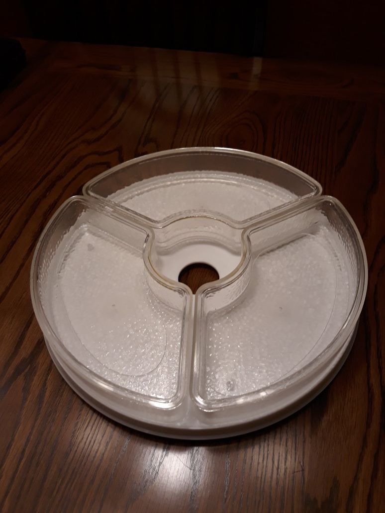 Lazy Susan with 3 liquid filled freezable sections