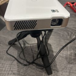 Kodak Luma 350 Smart LED Projector
