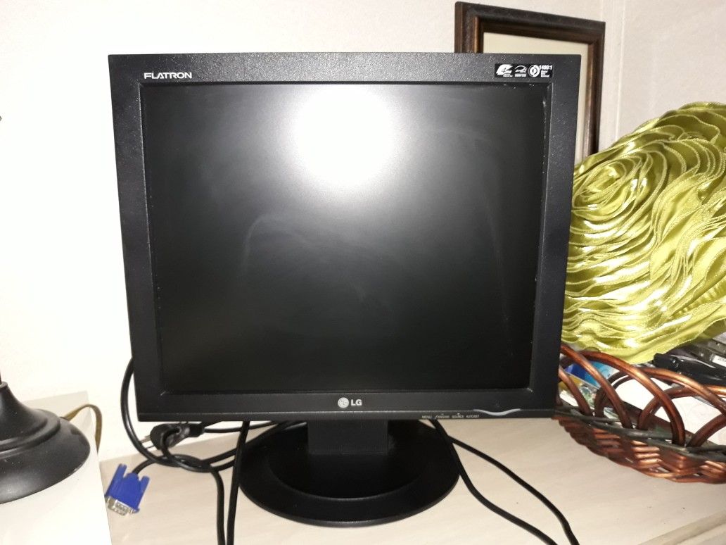 LG Flatron monitor 17" screen