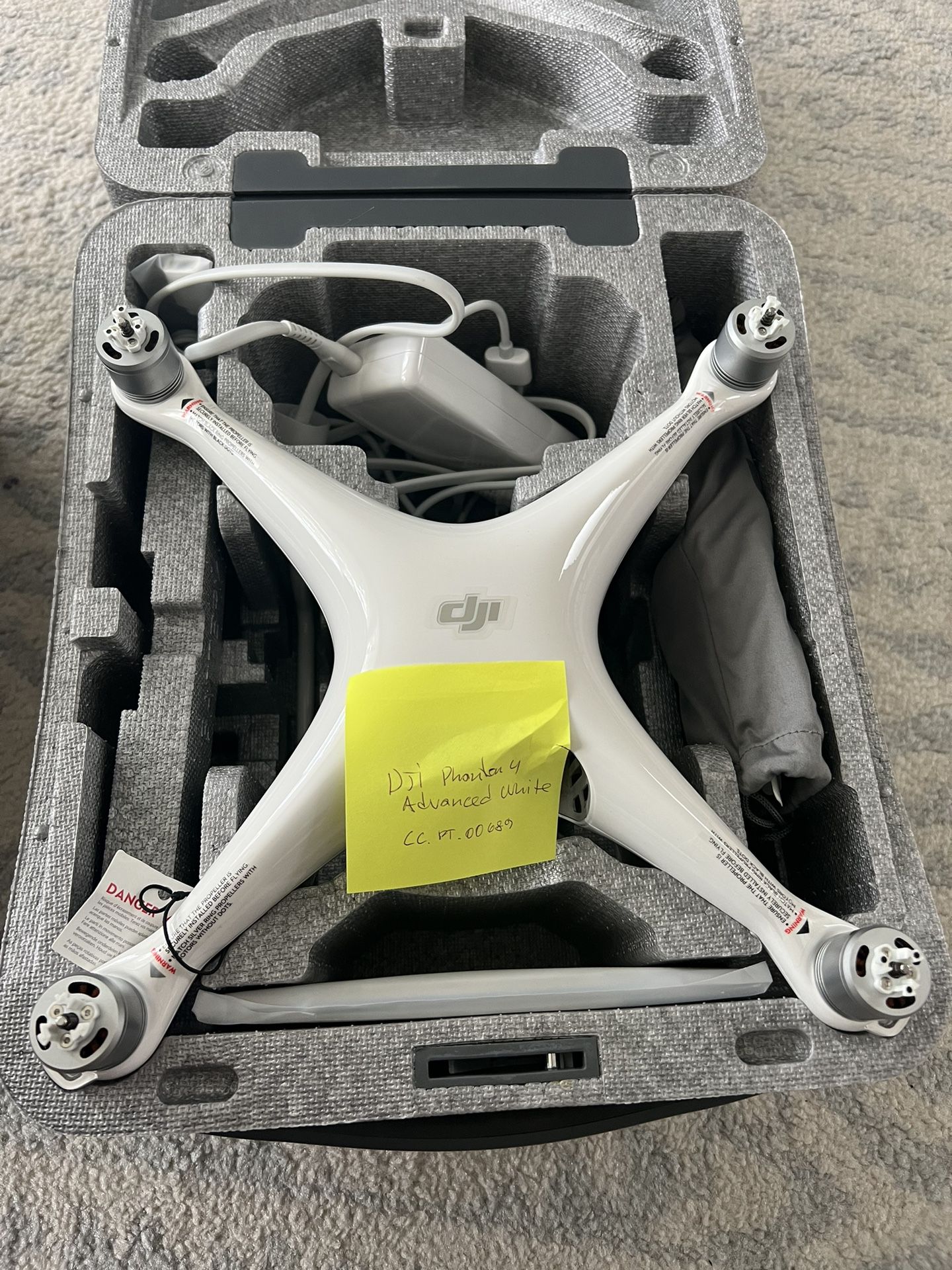 DJI Drone Phantom 4 ( No Remote )