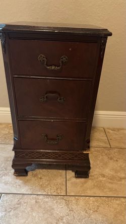 Vintage Dark Wood 3-Drawer Nightstand