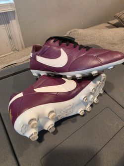 Nike Women Soccer Cleats Size 7 or Youth size 5.5