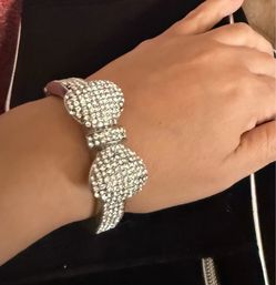 Bow bracelet
