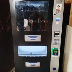 RS900 Combo Snack And Soda Vending Machine 