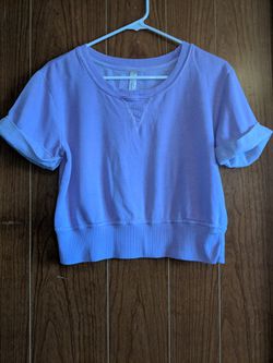size medium crop short sleeve sweatshirt