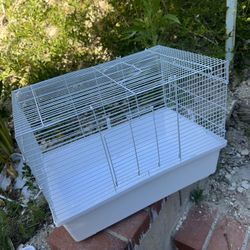 Large White Pet Cage / Chicken Coop / Rabbit Hutch - 47x30x34cm