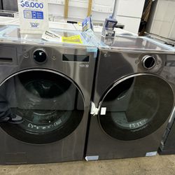 New Open Box LG Stainless Steel Front Load Washer And Gas Dryer Set 