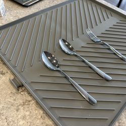 Dish drying Mat w/ Drain Plug (22x18’)