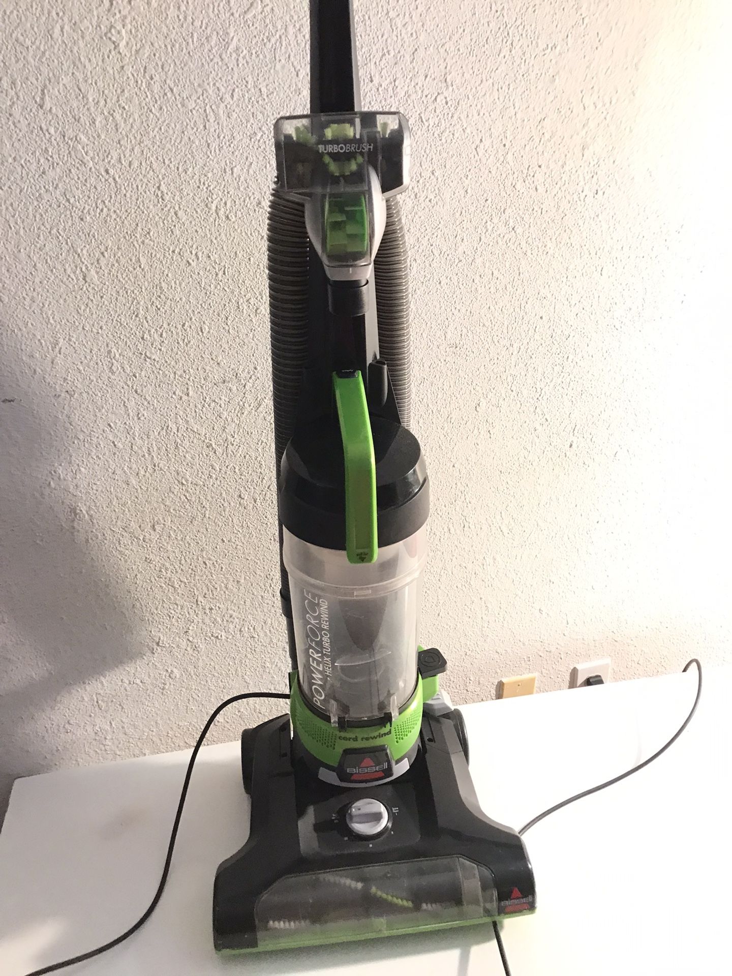 Bissell PowerForce Helix Turbo Rewind Bagless Vacuum Cleaner, 1797.