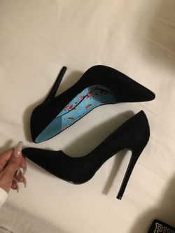 Black heels size 8