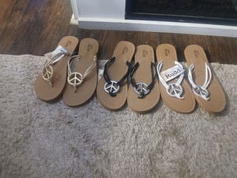 Mudd Peace Sign Flip Flops – 3 Pairs