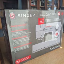 Sewing Machine Singer 4423
