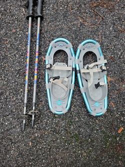 LL Bean Winter Walker Snowshoes And Poles