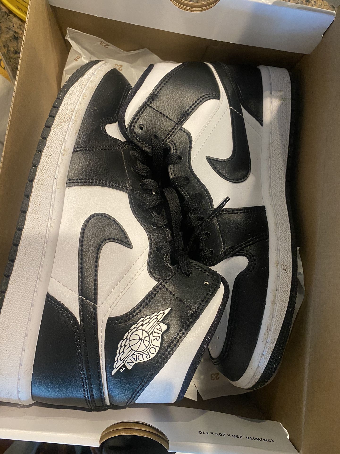 Jordan Mid Women’s Size 7