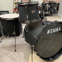 Tama Imperial star 5pc (blackout Edition) Drum Set.