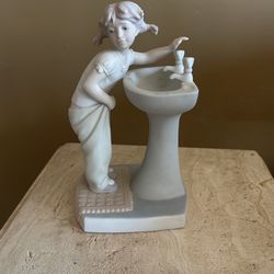 Lladro #4838 “Clean up time” *MATTE*