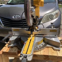 Miter Saw Dewalt 12”