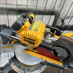 12” Sliding Miter Saw Dewalt Flex bolt 