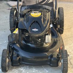 Briggs and Stratton lawnmower. Gas Powered Lawn Mower.