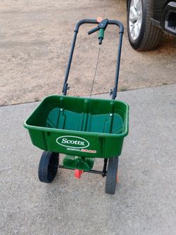 Scott's Speedy Green 3000 Spreader