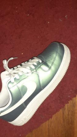 Nike chrome lowtop uptown size 9 barely worn
