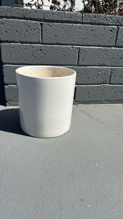 Beautiful Contemporary White Planter - Like new!