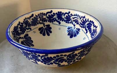 Arte Ventosa Signed 11.5" Talavera Serving Bowl - Isabelle Collins