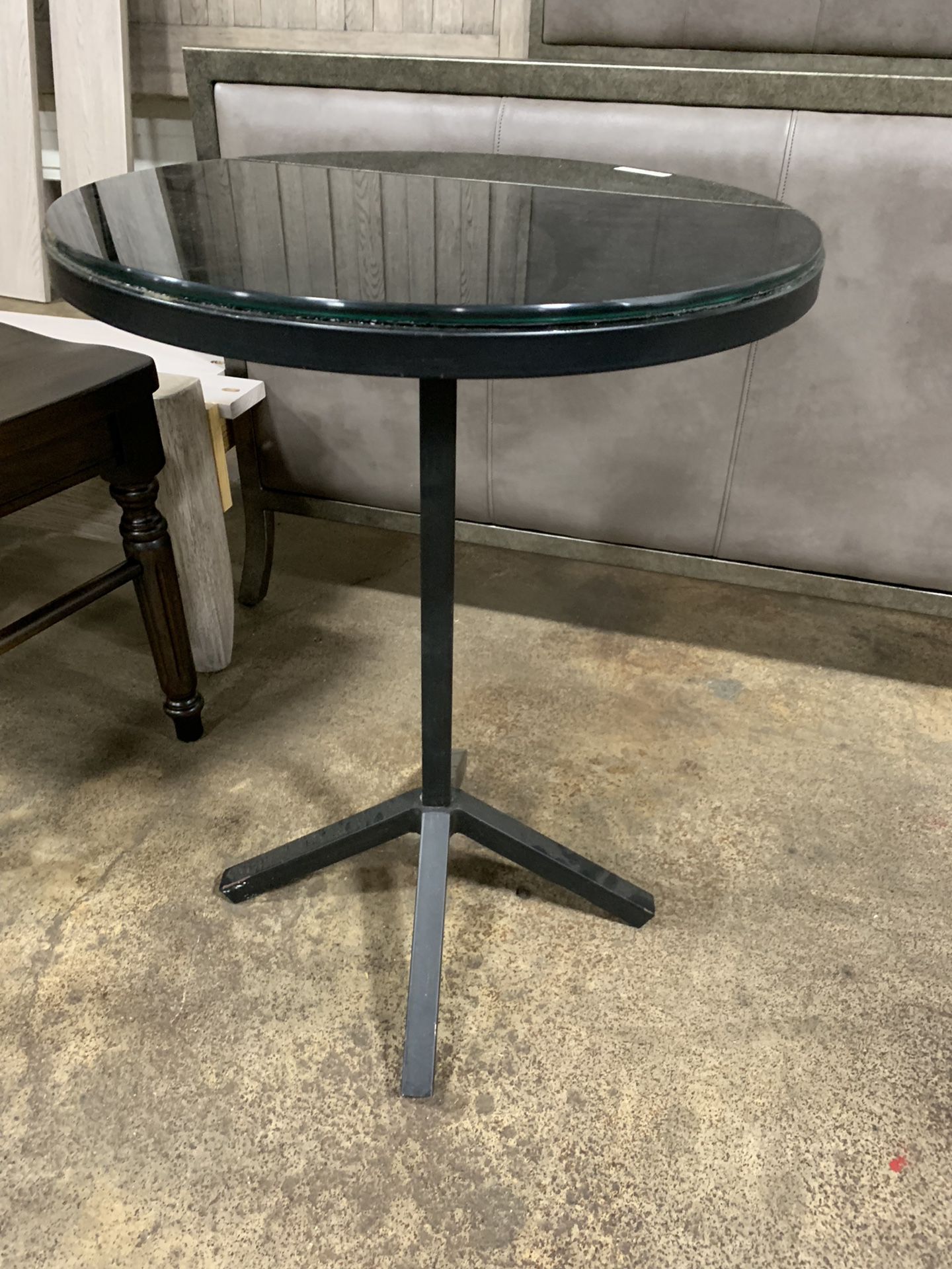 Round end table drink table New